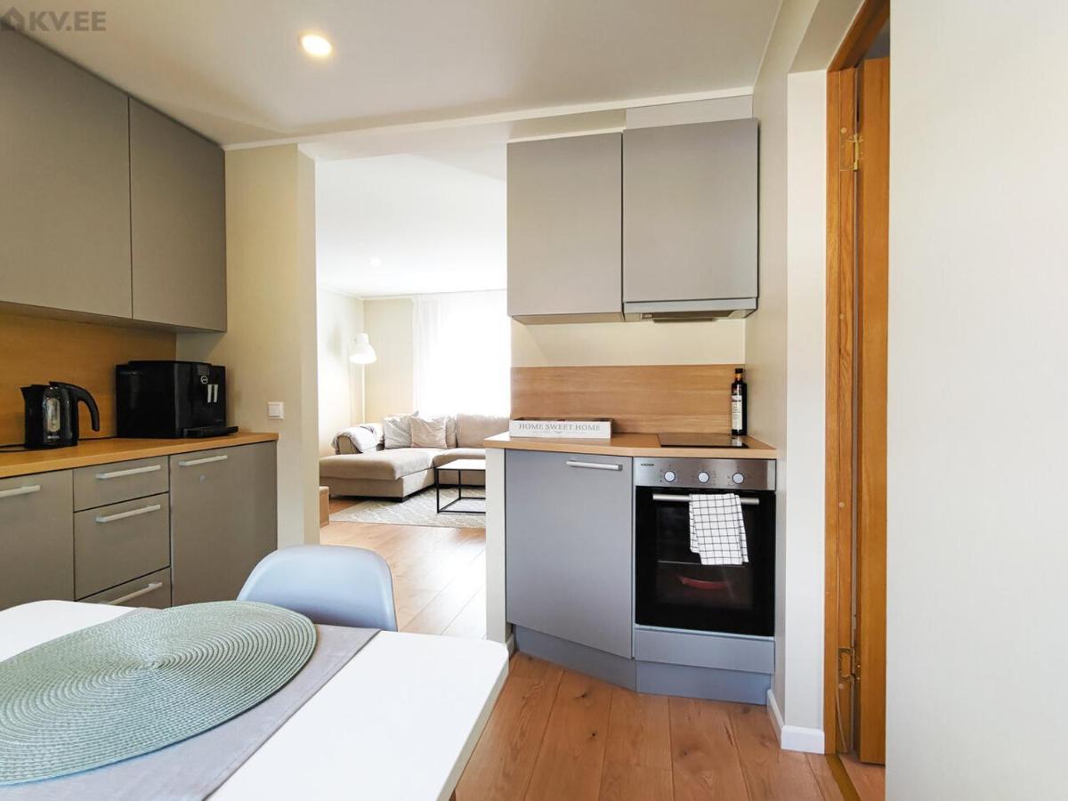 Karjamaa Apartment - Garden, Free Parking, Air Conditioning Parnu Bagian luar foto